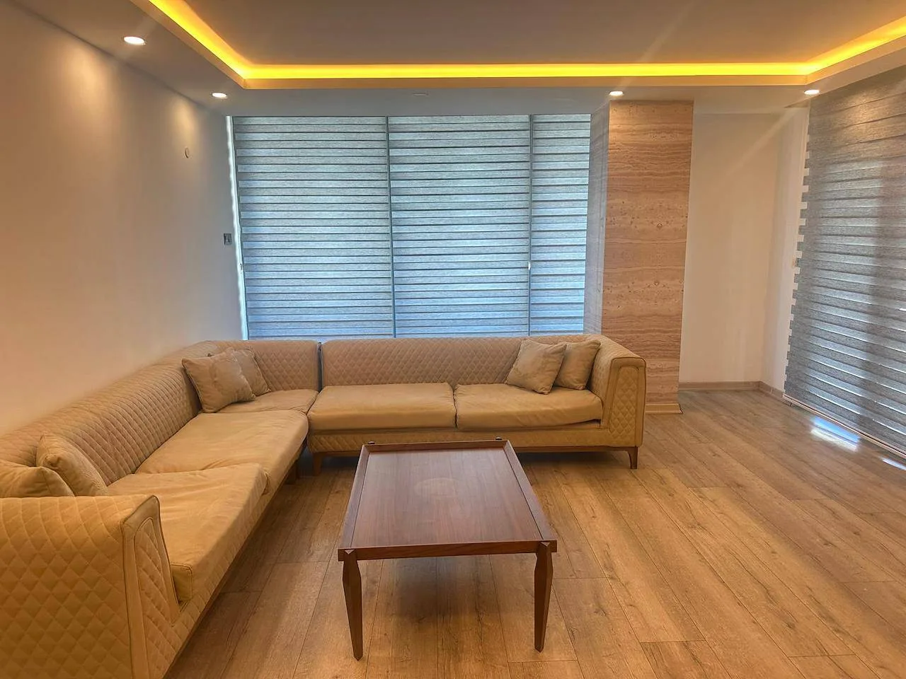 Girne Merkez Satılık 2+1 Daire | Havuzlu Site İçerisinde
