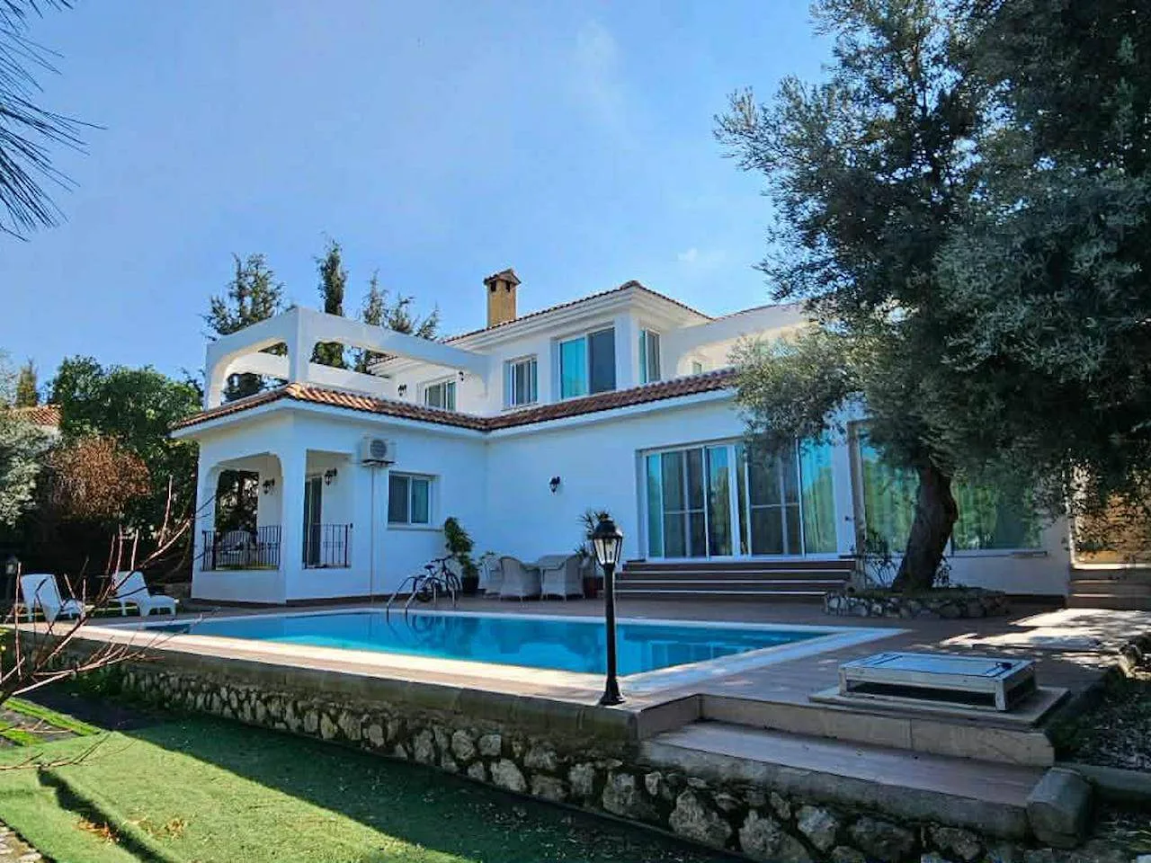 Girne/Ozanköy Satılık 4+1 Lüks Villa | Türk Koçanlı | Havuzlu & Bahçeli | Deniz & Dağ Manzaralı