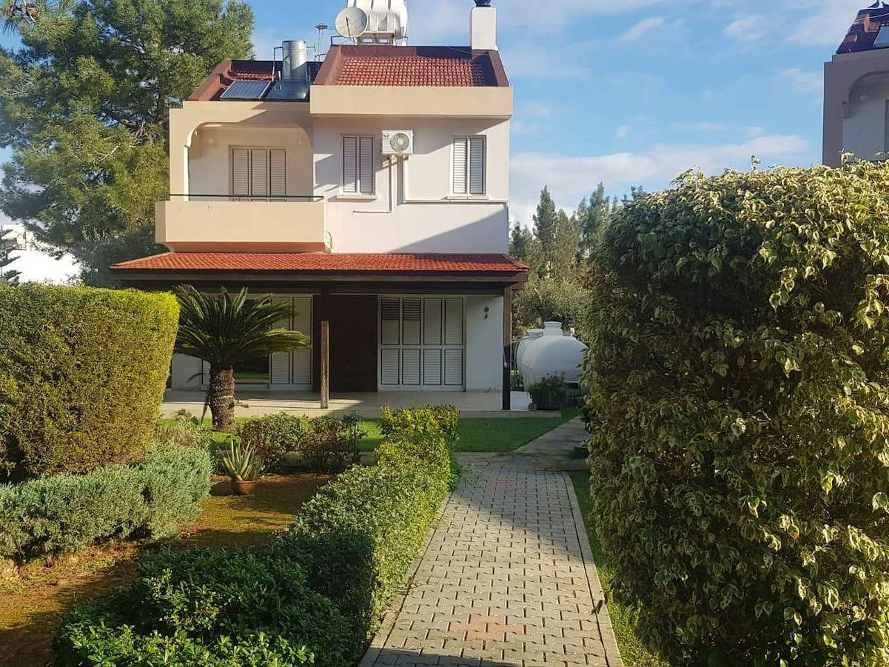 Girne Edremit Escape Plaj Bölgesi Satılık 3+1 Villa