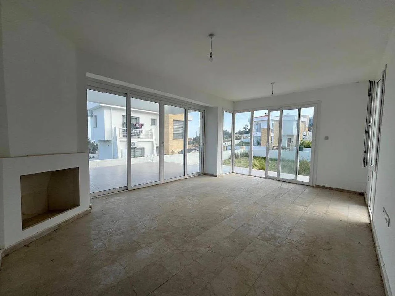 Girne / Alsancak Yeşiltepe’de Satılık 3+1 Dubleks Bahçeli Villa