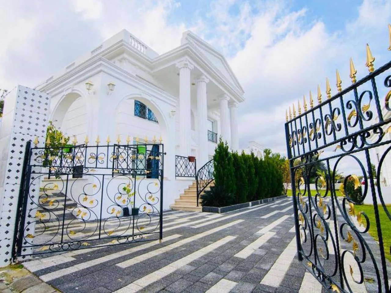 Girne / Edremit Satılık 5+1 Lüks Villa
