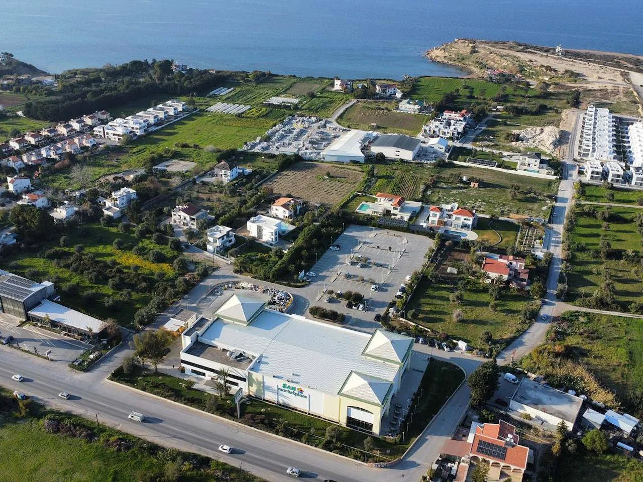 Girne/Çatalköy Şah Market Bölgesinde Satılık Arsa – Denize Yürüme Mesafesinde